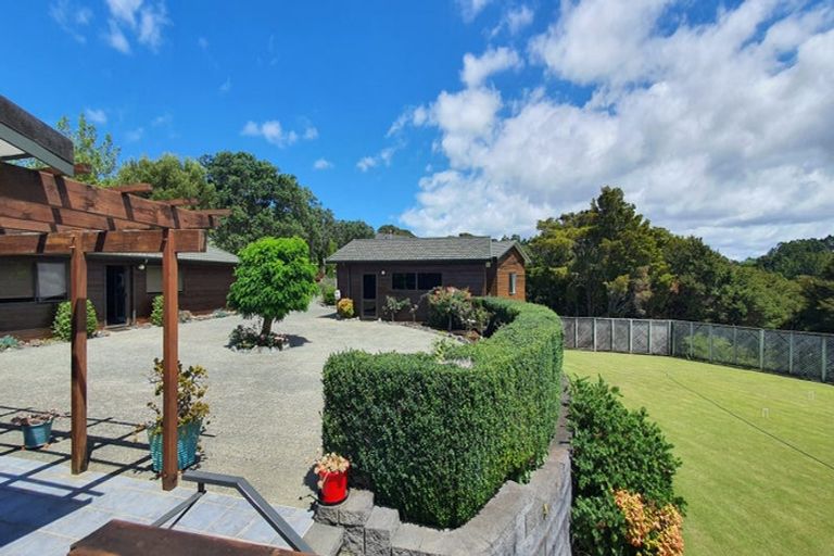Photo of property in 76 Brick Bay Drive, Sandspit, Warkworth, 0982