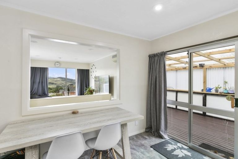 Photo of property in 22 Paparangi Crescent, Paparangi, Wellington, 6037