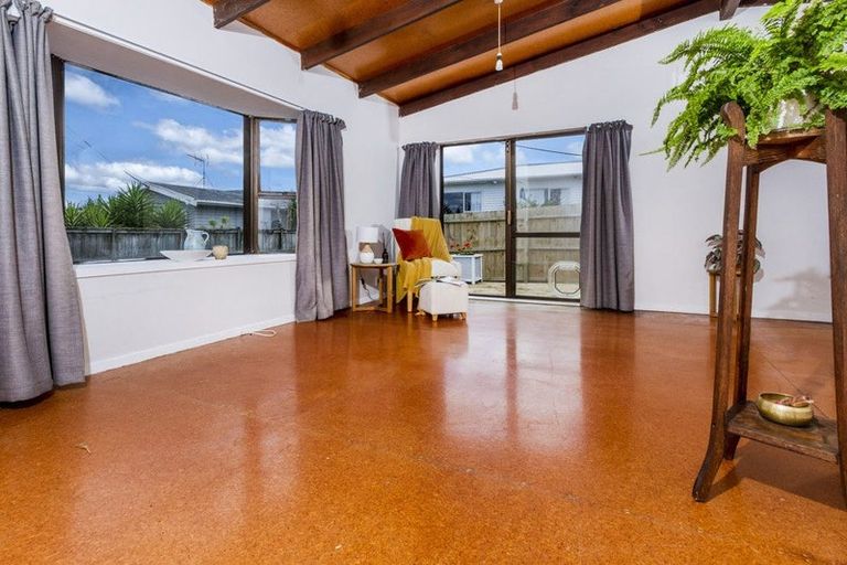 Photo of property in 1/65 Stanley Road, Glenfield, Auckland, 0629