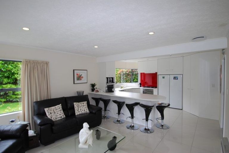 Photo of property in 122 Westchester Drive, Churton Park, Wellington, 6037