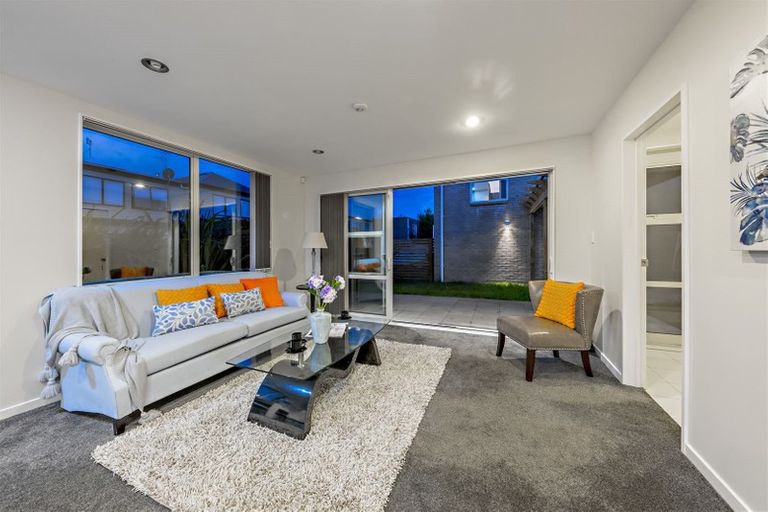 Photo of property in 21 Popokatea Drive, Takanini, 2112