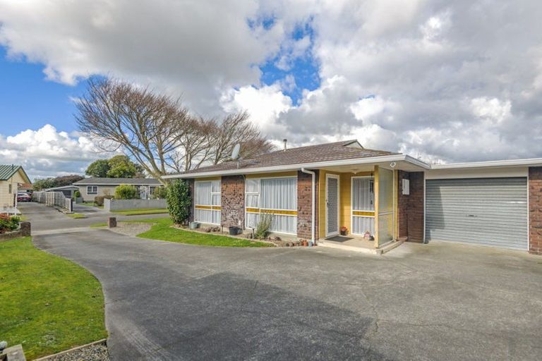 Photo of property in 12-12a Cecil Place, Cloverlea, Palmerston North, 4412