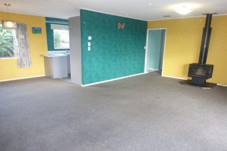 Photo of property in 12 Netherlands Avenue, Kelston, Auckland, 0602