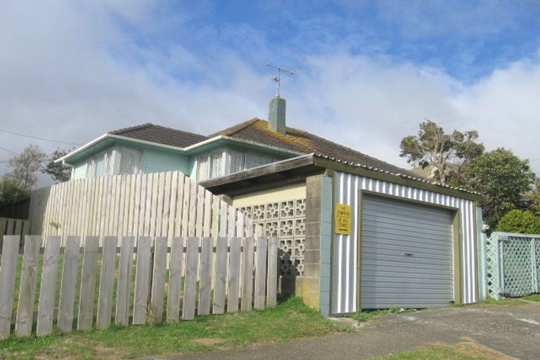 Photo of property in 8 Brown Grove, Ranui, Porirua, 5024