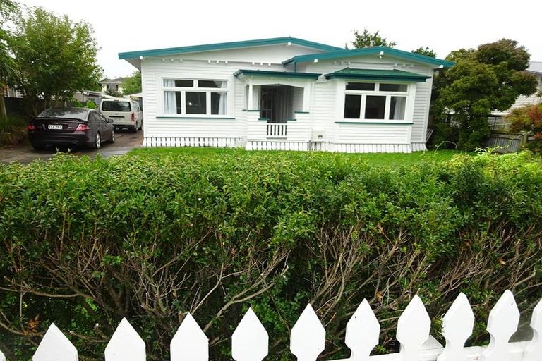 Photo of property in 613 Saint Aubyn Street West, Saint Leonards, Hastings, 4120