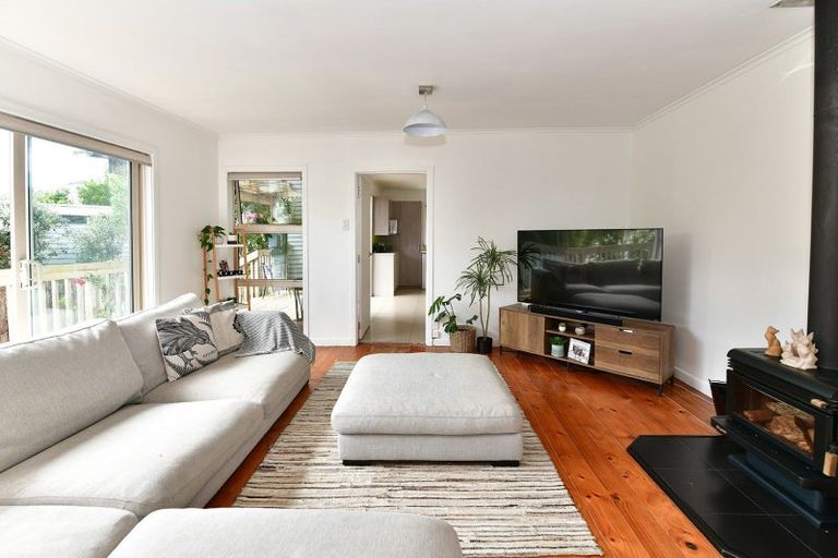 Photo of property in 2/596 Whangaparaoa Road, Stanmore Bay, Whangaparaoa, 0932
