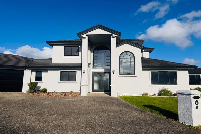 Photo of property in 69 Royal Oak Drive, Kelvin Grove, Palmerston North, 4414