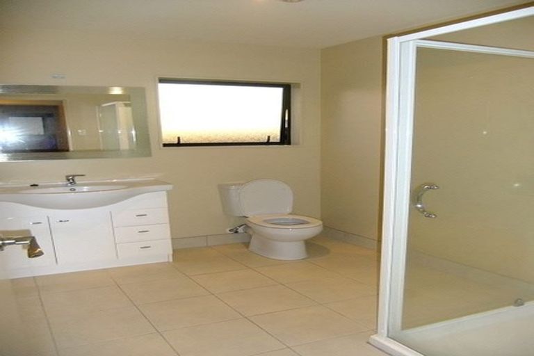 Photo of property in 18 Merlot Way, Te Atatu South, Auckland, 0610