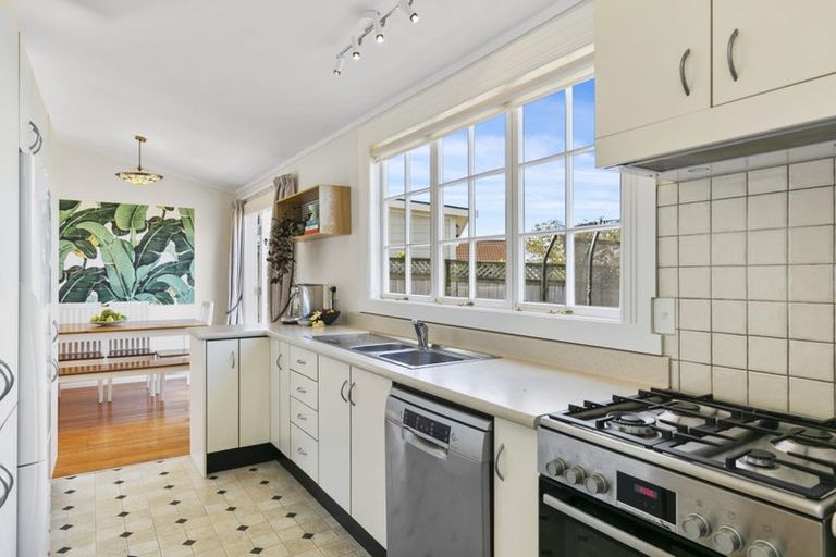 Photo of property in 8 Clifford Road, Johnsonville, Wellington, 6037