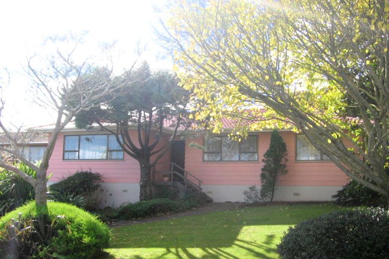 Photo of property in 70 Donovan Avenue, Massey, Auckland, 0614