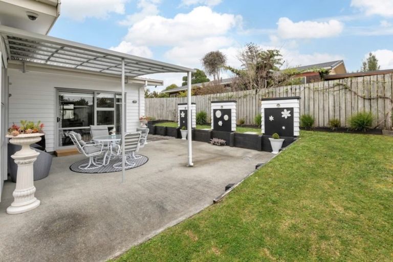 Photo of property in 18 Resolution Place, One Tree Point, 0118