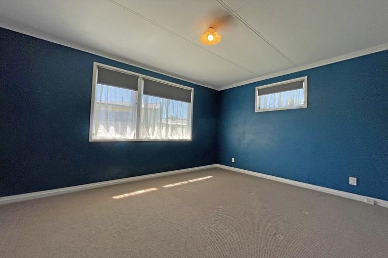 Photo of property in 50 Kimberley Grove, Westbrook, Palmerston North, 4412