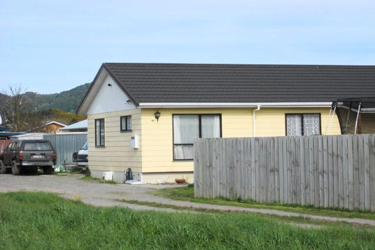 Photo of property in 5 Grimsby Grove, Wainuiomata, Lower Hutt, 5014