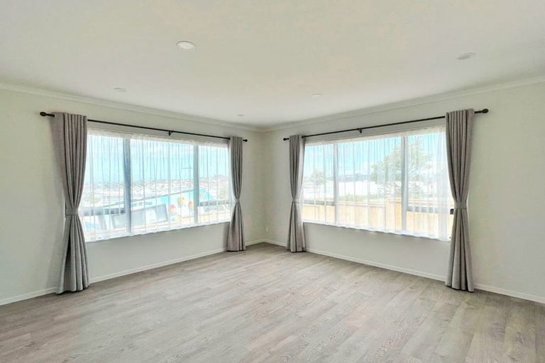 Photo of property in 98 Taikura Avenue, Red Beach, 0932