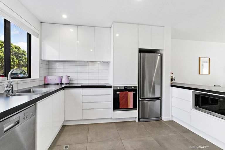 Photo of property in 2u7 Stone Street, Miramar, Wellington, 6022