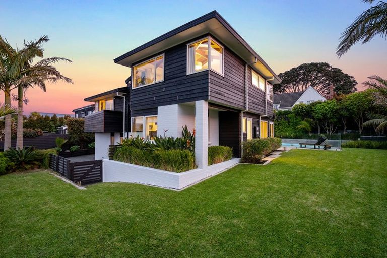 Photo of property in 556 Beach Road, Rothesay Bay, Auckland, 0630