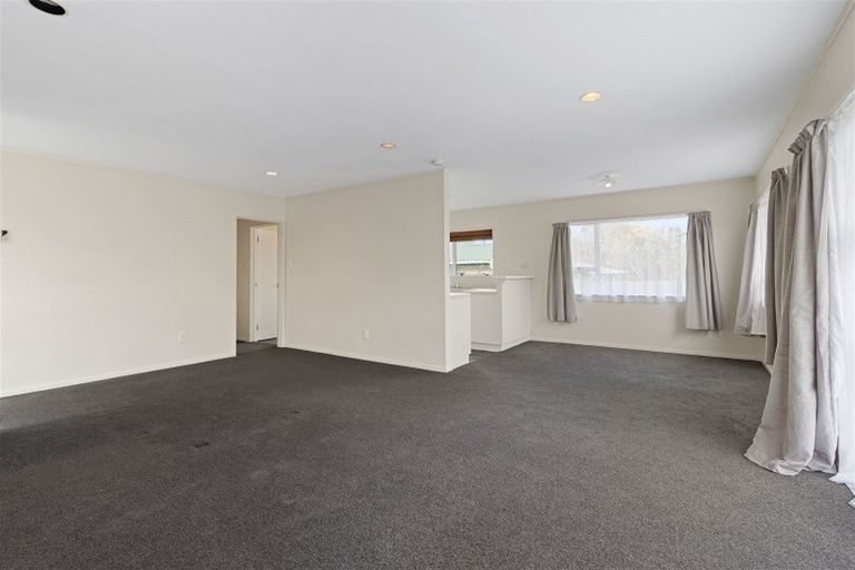 Photo of property in 27 Woodglen Road, Glen Eden, Auckland, 0602