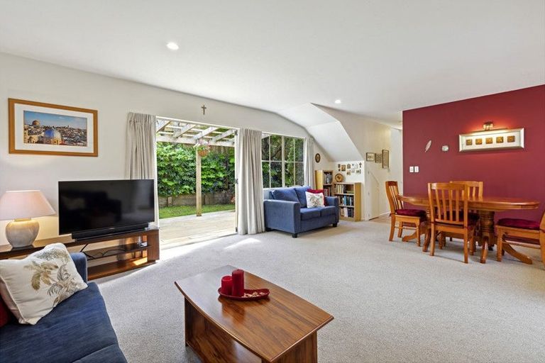 Photo of property in 3/24 Wernham Place, Northcote, Auckland, 0626