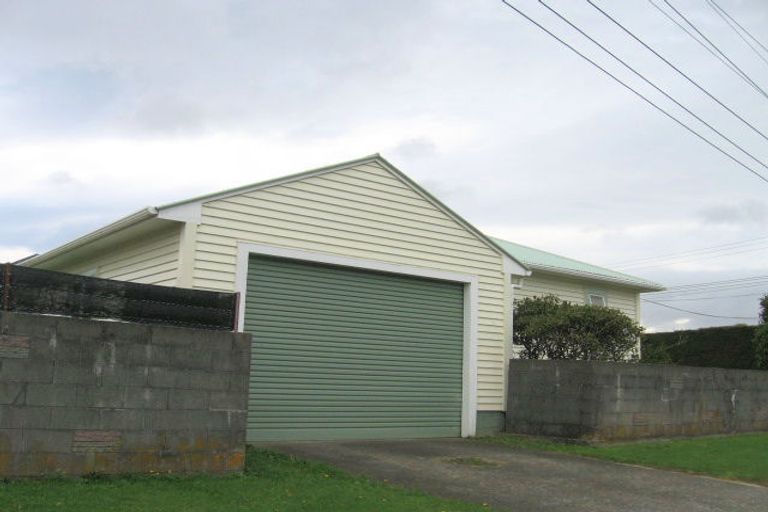 Photo of property in 21 Coates Street, Tawa, Wellington, 5028