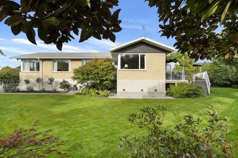 Photo of property in 34 Rosedale Place, Avonhead, Christchurch, 8042