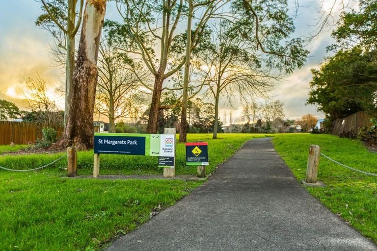 Photo of property in 7b Ballial Place, West Harbour, Auckland, 0618