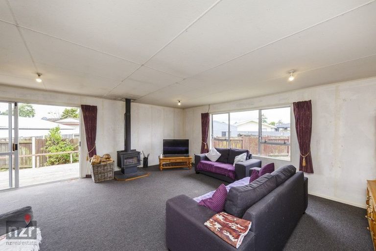 Photo of property in 26 Cumberland Place, Kelvin Grove, Palmerston North, 4414