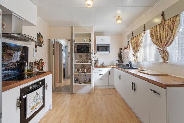 Photo of property in 6 Milne Street, Sanson, 4817