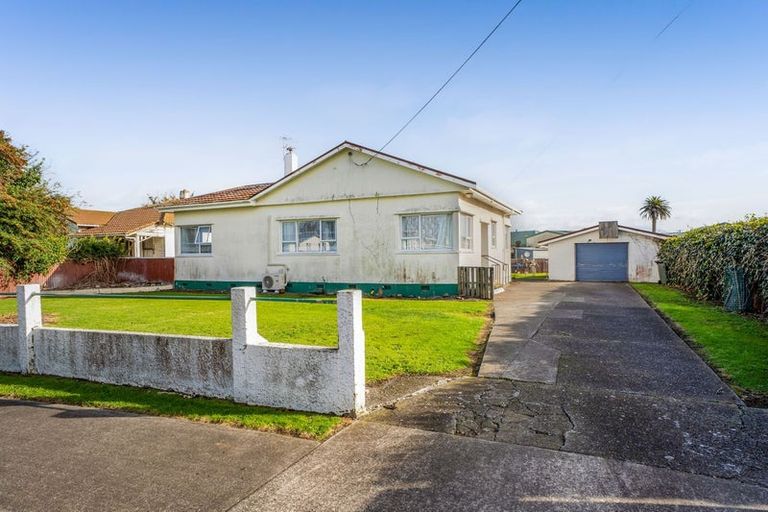 Photo of property in 5 Turuturu Road, Hawera, 4610