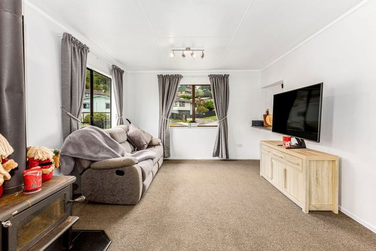Photo of property in 35 Omapere Street, Whitby, Porirua, 5024