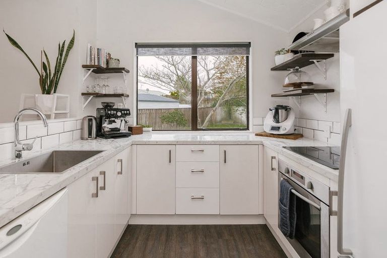 Photo of property in 21 Peppertree Glade, Kelvin Grove, Palmerston North, 4414