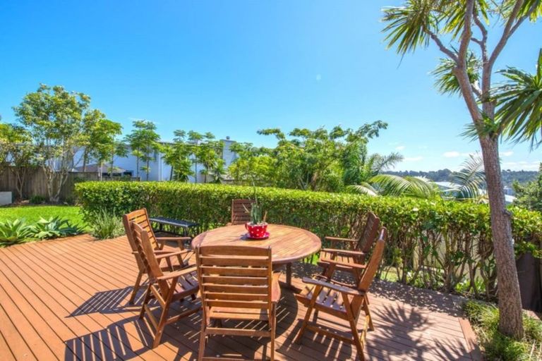 Photo of property in 77 Kittiwake Drive, Schnapper Rock, Auckland, 0632