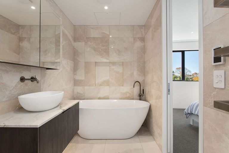 Photo of property in 66 Fendalton Road, Fendalton, Christchurch, 8014