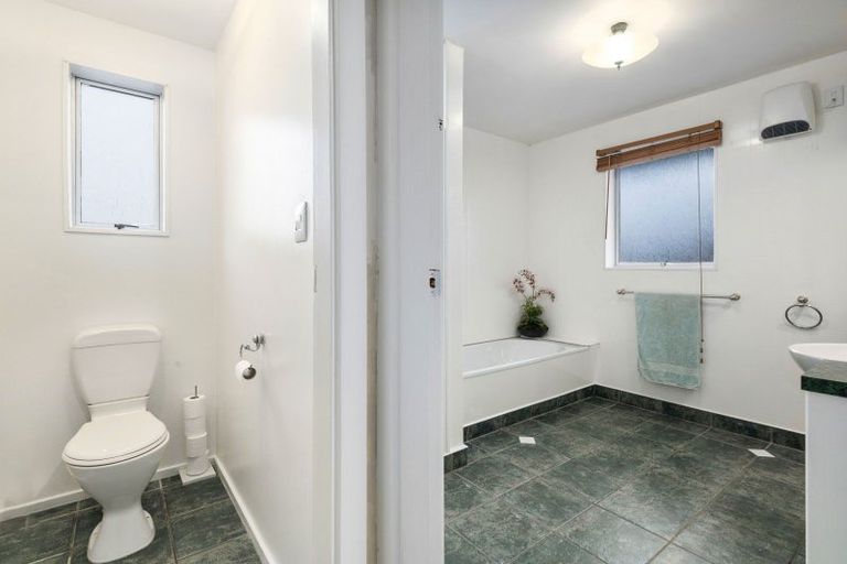 Photo of property in 30 Glenharrow Avenue, Avonhead, Christchurch, 8042