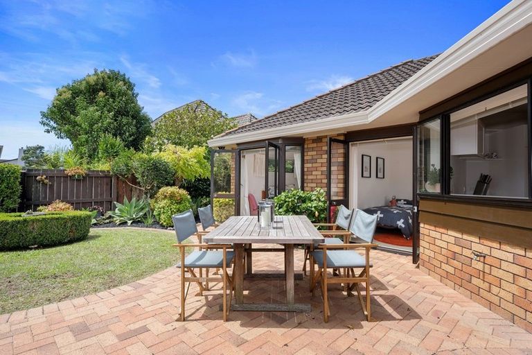 Photo of property in 2/12 Stratford Avenue, Milford, Auckland, 0620