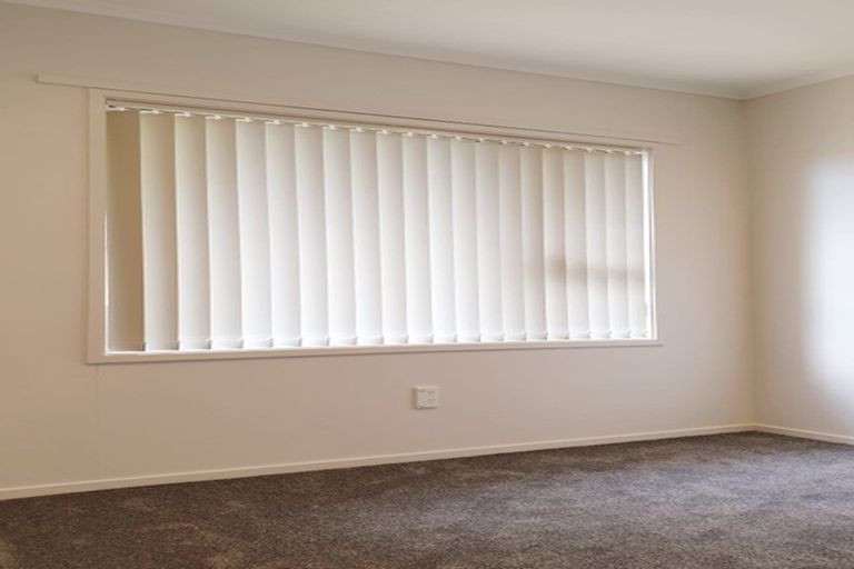 Photo of property in 8 Tawavale Crescent, Totara Vale, Auckland, 0629