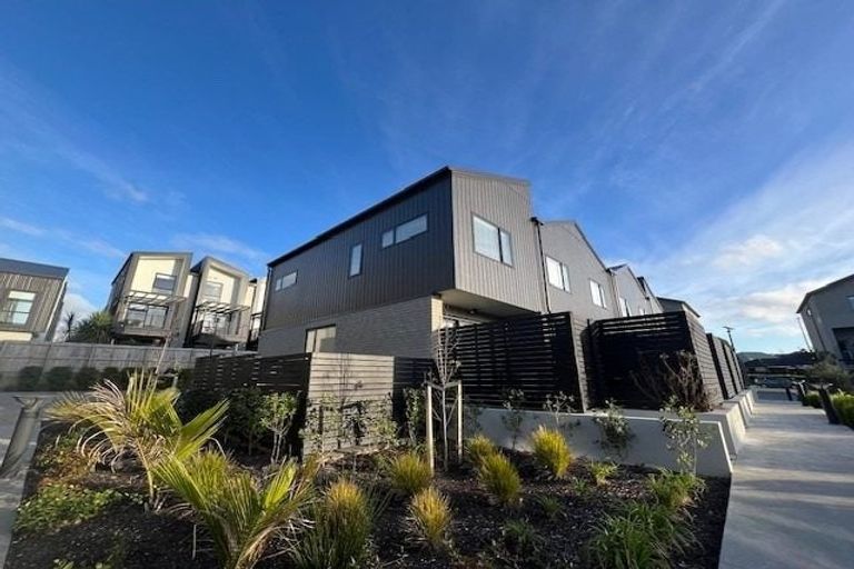 Photo of property in 27/28 Westgate Drive, Westgate, Auckland, 0614