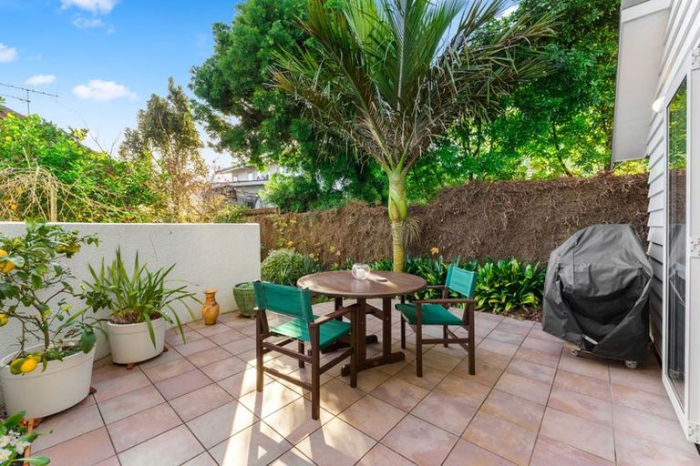 Photo of property in 18a Sylvan Park Avenue, Milford, Auckland, 0620