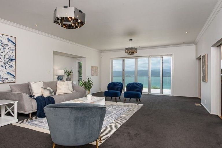Photo of property in 116 Nevay Road, Karaka Bays, Wellington, 6022