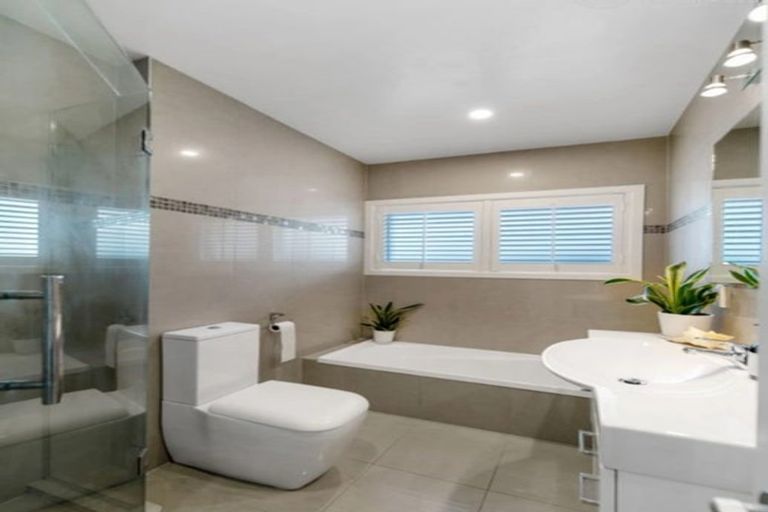Photo of property in 11 The Anchorage, Sunnyhills, Auckland, 2010