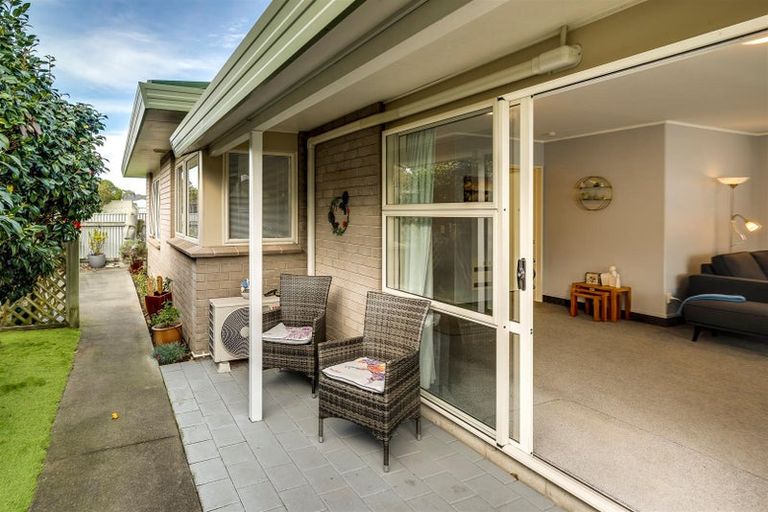 Photo of property in 2/2 Anzac Avenue, Onekawa, Napier, 4110