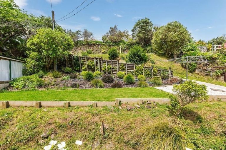 Photo of property in 42 Lincoln Avenue, Tawa, Wellington, 5028