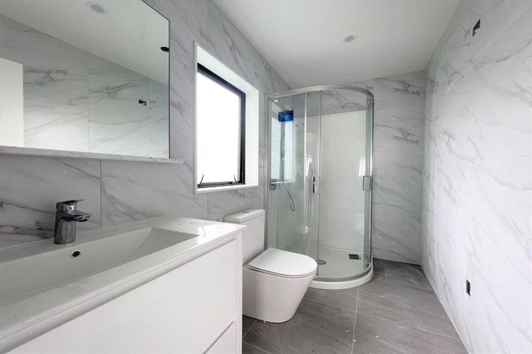 Photo of property in 30c Durham Street, Te Atatu Peninsula, Auckland, 0610