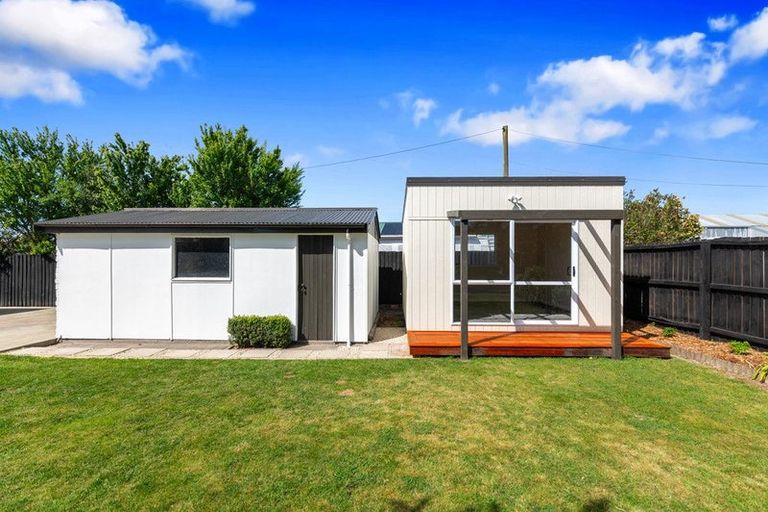 Photo of property in 17 Roberts Road, Hei Hei, Christchurch, 8042