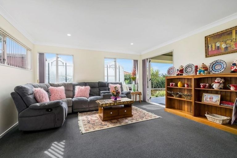 Photo of property in 153a Colwill Road, Massey, Auckland, 0614