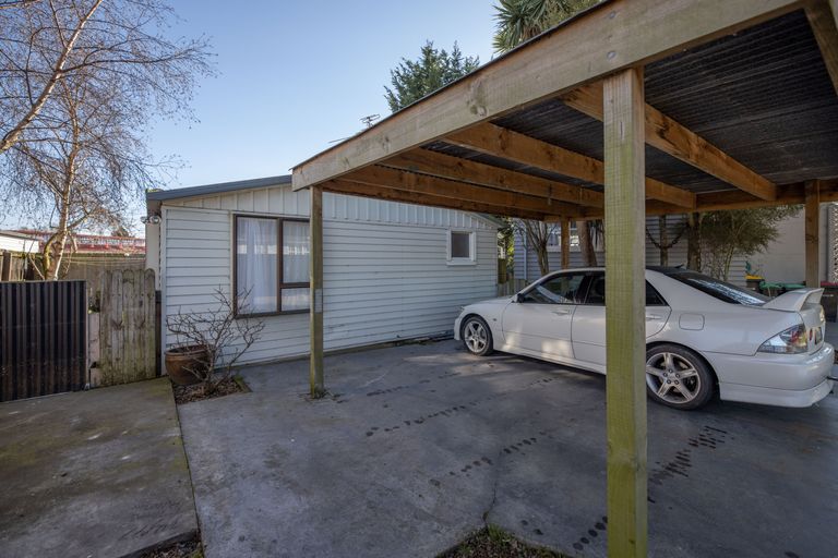 Photo of property in 13 Rowcliffe Crescent, Avonside, Christchurch, 8061