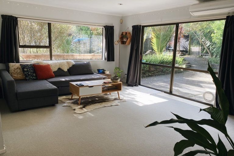 Photo of property in 1/2 Hobby Avenue, Birkdale, Auckland, 0626