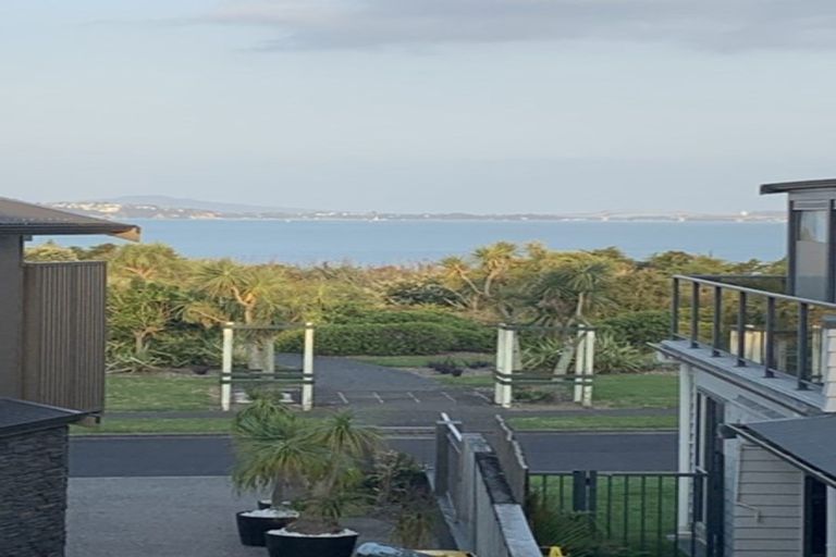 Photo of property in 34 Riverstone Road, Te Atatu Peninsula, Auckland, 0610