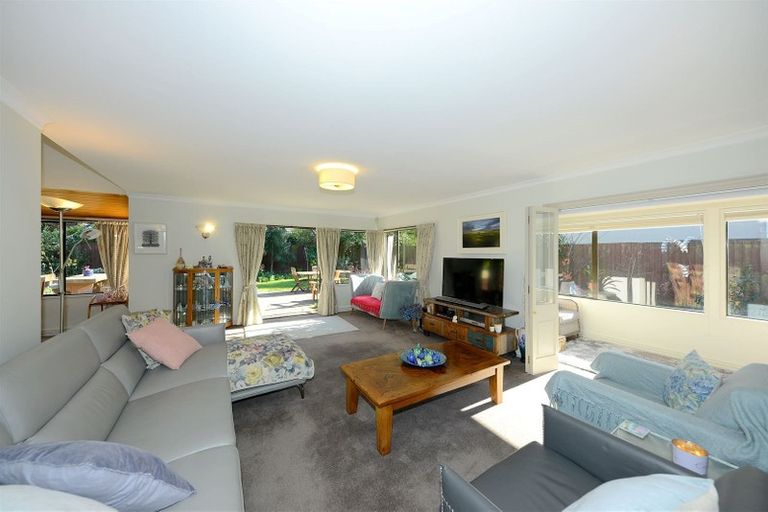 Photo of property in 27 Glenharrow Avenue, Avonhead, Christchurch, 8042