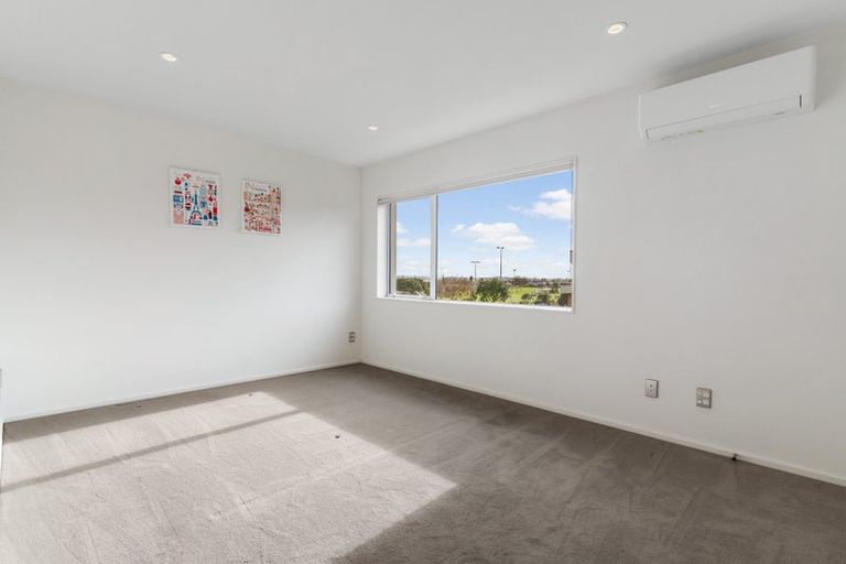 Photo of property in 73 Bordeaux Parade, Te Atatu South, Auckland, 0610