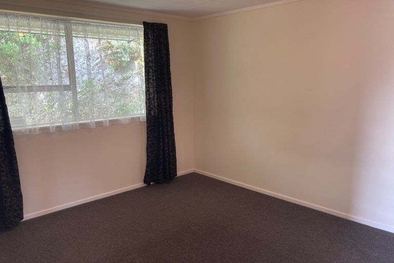 Photo of property in 35a Edgecombe Street, Newlands, Wellington, 6037